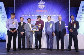 From Left: Shri Shyamal Misra, IAS, Joint Secretary, Ministry of Commerce and Industry, Govt. of India, Shri Ajay Kadakia, Vice Chairman, Chemexcil, Mr. VG Nair, Director & CEO, Sami Labs Ltd., Shri Suresh Prabhu, Hon'ble Minister of Commerce & Industry and Civil Aviation, Government of India, Shri Satish Wagh, Chairman, Chemexcil, Shri. S.G. Mokashi, Additional Vice Chairman, Chemexcil and Shri S. G. Bharadi, Executive Director, Chemexcil