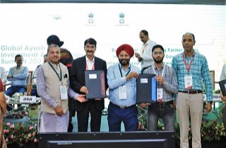 L to R. Dr. Mahendra Munjapara, State Minister of Ayush; Dr. Arvind Saklani, VP, Sami-Sabinsa Group; Dr. Mohan Singh, Director ISM and CEO, J&K Medicinal Plants Board; Mr. Farhan Rashid, Farmers Group Head, Kupwara, J & K;  and  Dr. Wahid ul Hassan, Nodal Officer, J&K Medicinal Plants Board.